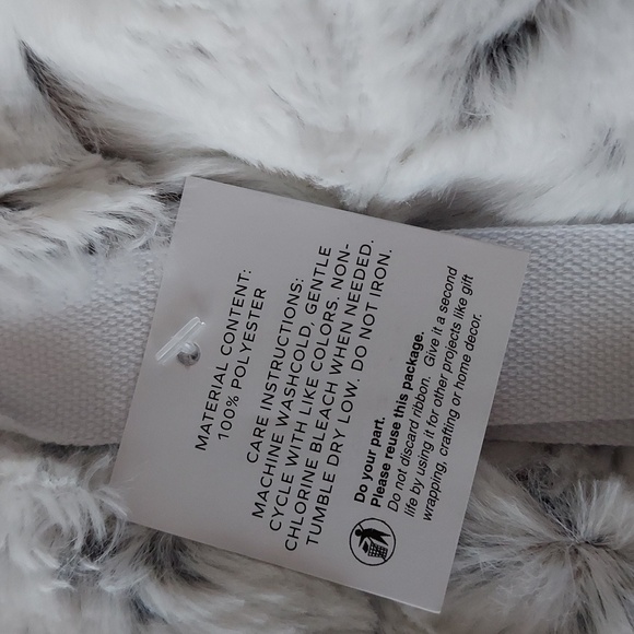 Outrageously Soft Minky Luxe Snow Leopard Faux Fur Throw Blanket 50 x 60 BNWT SO - Picture 5 of 10